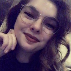 Meet your Posher, Madeline